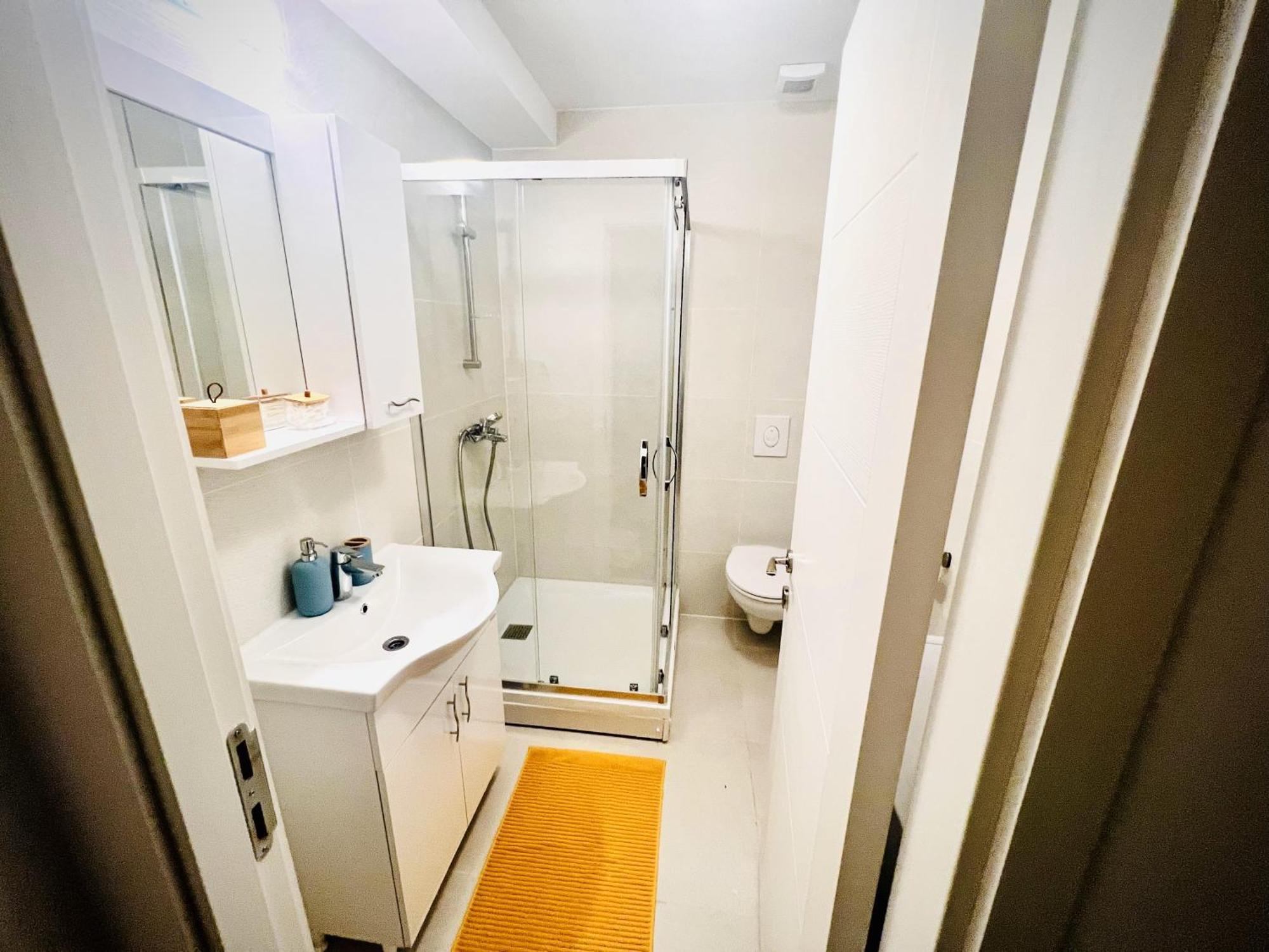 Ferienwohnung Airport Gardens Loft Otopeni Exterior foto