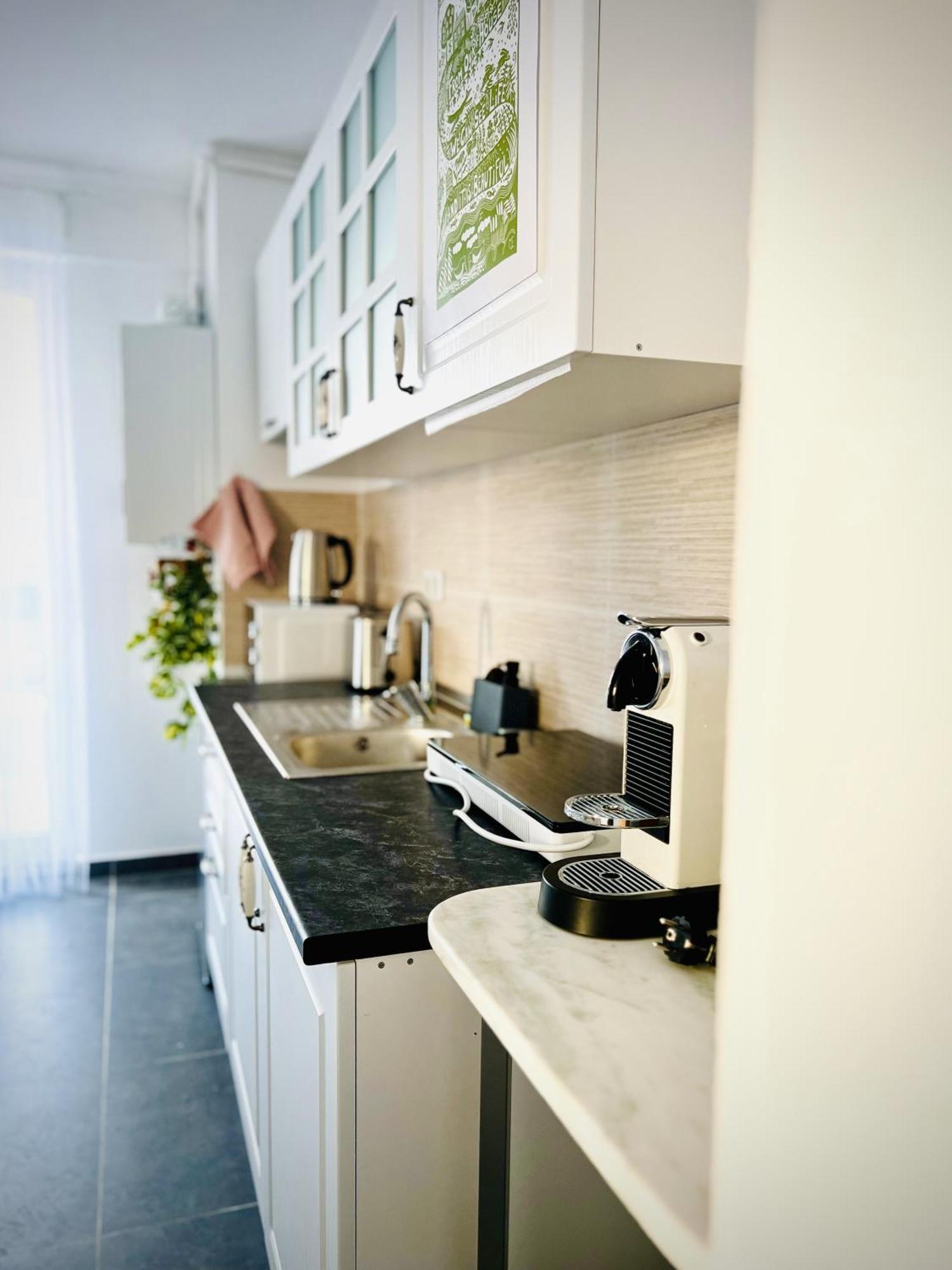 Ferienwohnung Airport Gardens Loft Otopeni Exterior foto